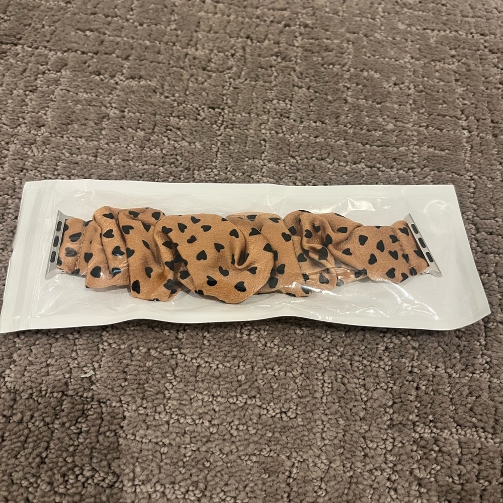 Apple Watch band new in package heart Print
